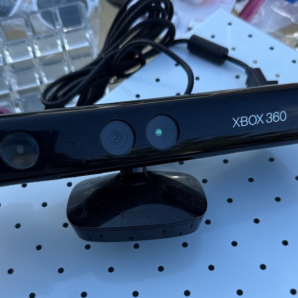 Xbox 360 Kinect Sensor - Picture 2 of 3